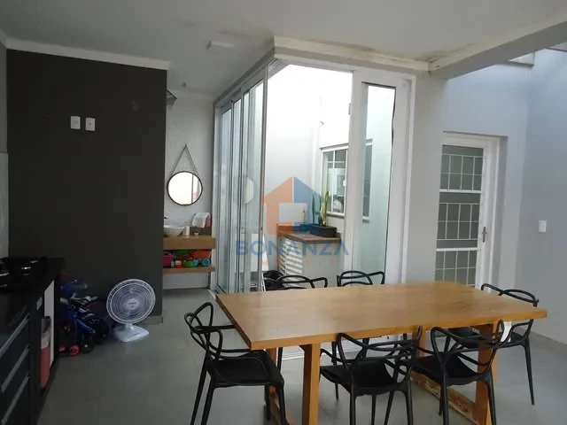 Imagens do imóveis Casa à venda na R. Sebastião Bonalume, 180
