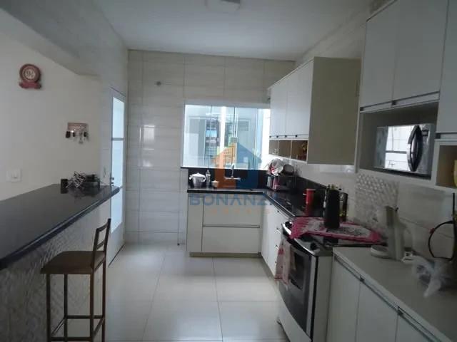 Imagens do imóveis Casa à venda na R. Sebastião Bonalume, 180