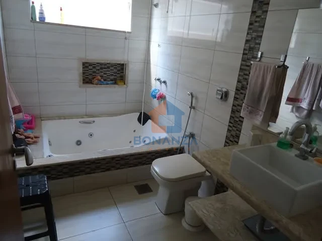 Imagens do imóveis Casa à venda na R. Sebastião Bonalume, 180