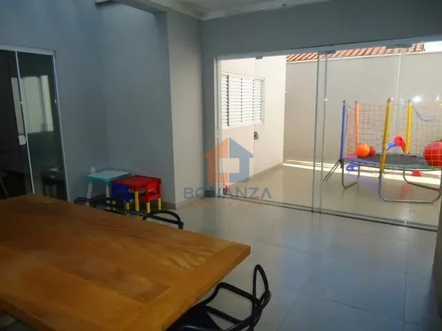 Imagens do imóveis Casa à venda na R. Sebastião Bonalume, 180