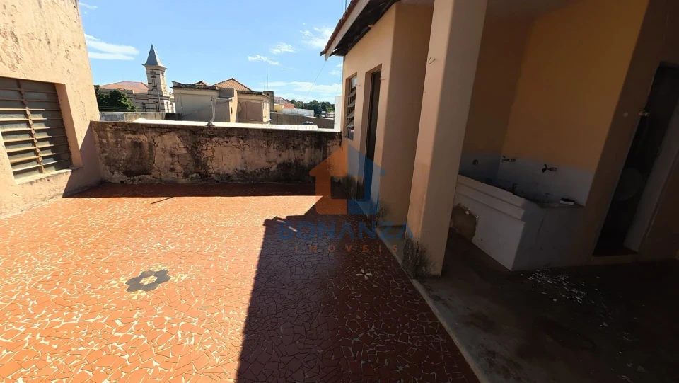 Casa Piso Superior - R. XV de Novembro, 323