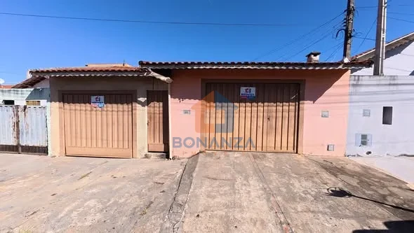 Casa à venda na Rua Inácio Tavares Leite, 24