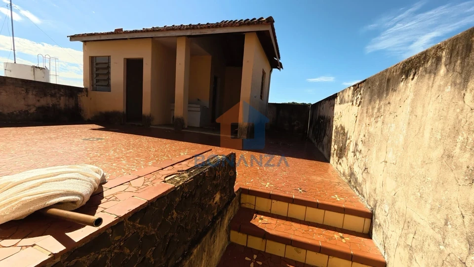 Casa Piso Superior - R. XV de Novembro, 323