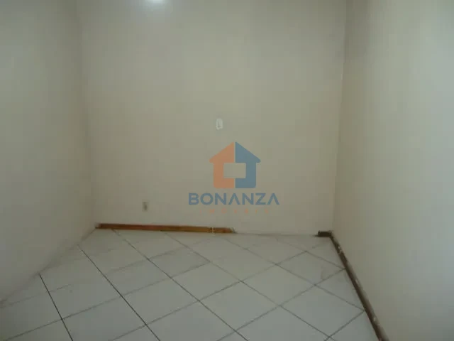 Casa à venda na Rua Inácio Tavares Leite, 24