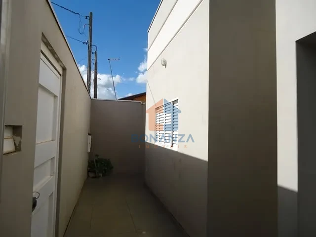 Imagens do imóveis Casa à venda na R. Sebastião Bonalume, 180