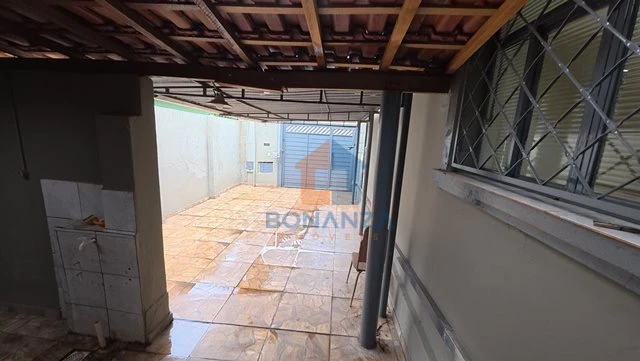 Casa na Avenida Irmãs Campos Silveira, 436