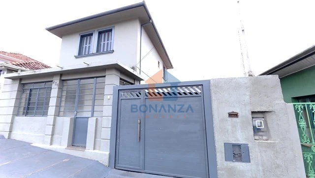 Casa na Avenida Irmãs Campos Silveira, 436