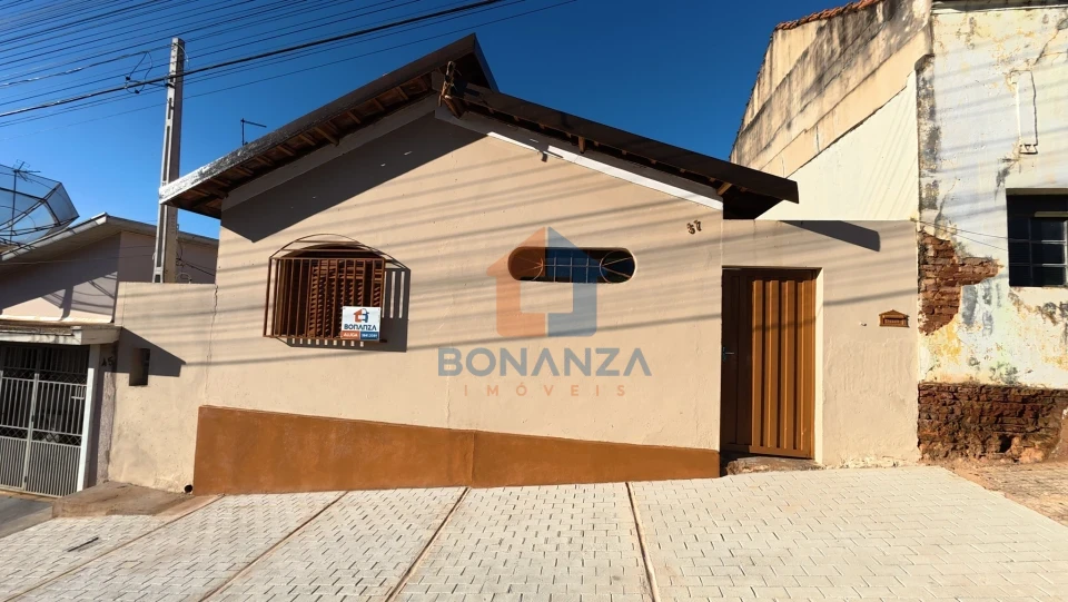 Casa na Avenida Irmãs Cintra, 57