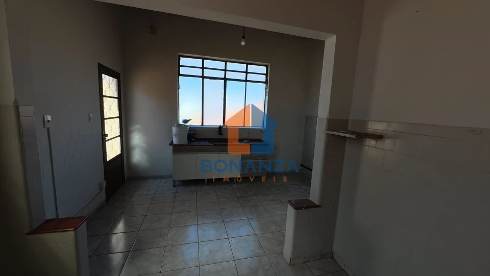 Casa Piso Superior - R. XV de Novembro, 323