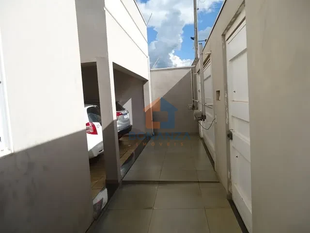 Imagens do imóveis Casa à venda na R. Sebastião Bonalume, 180