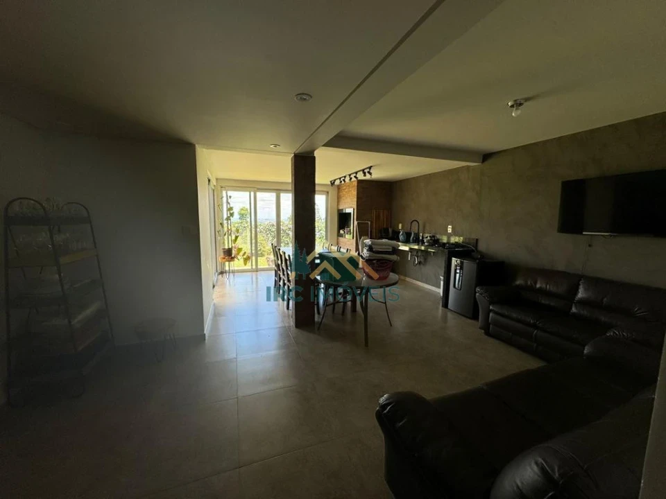 CASA - AVENIDA DOS PIONEIROS