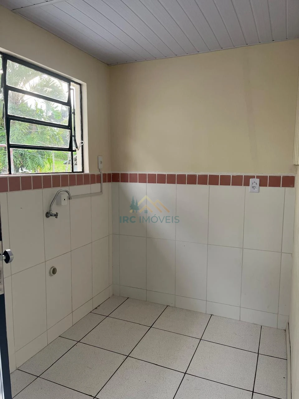 KITNET - AVENIDA DOS PIONEIROS