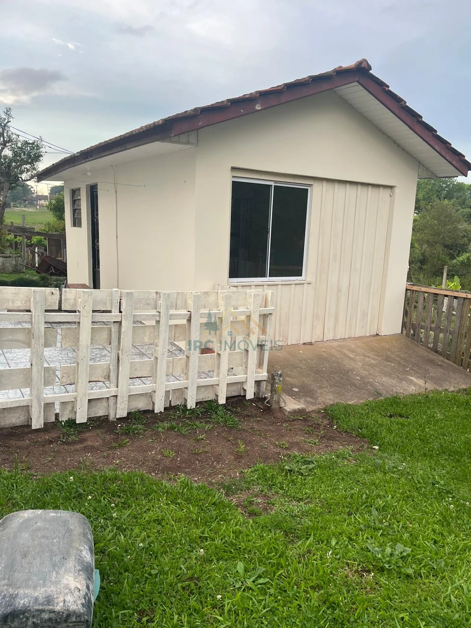 KITNET - AVENIDA DOS PIONEIROS