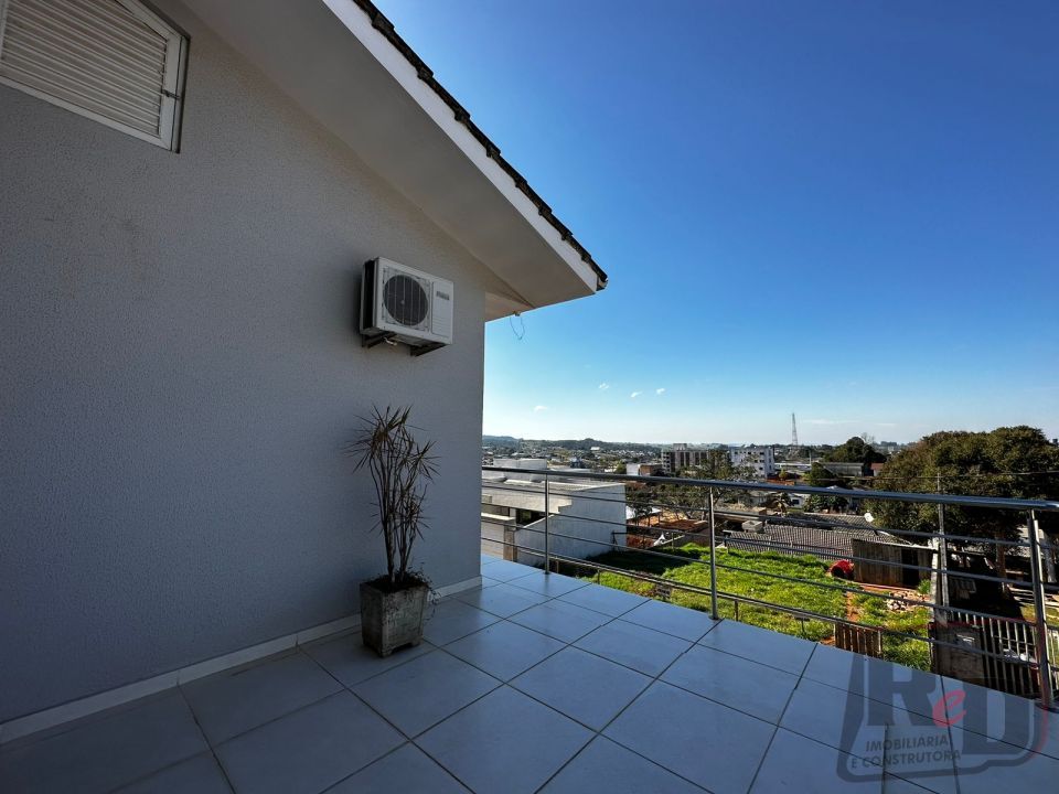 LINDO SOBRADO A VENDA NO CENTRO Imagens do imóveis LINDO SOBRADO A VENDA NO CENTRO