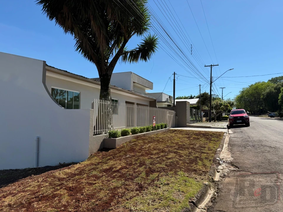 Imagens do imóveis CASA À VENDA NA RUA MARECHAL BAIRRO ÁGUA VERDE