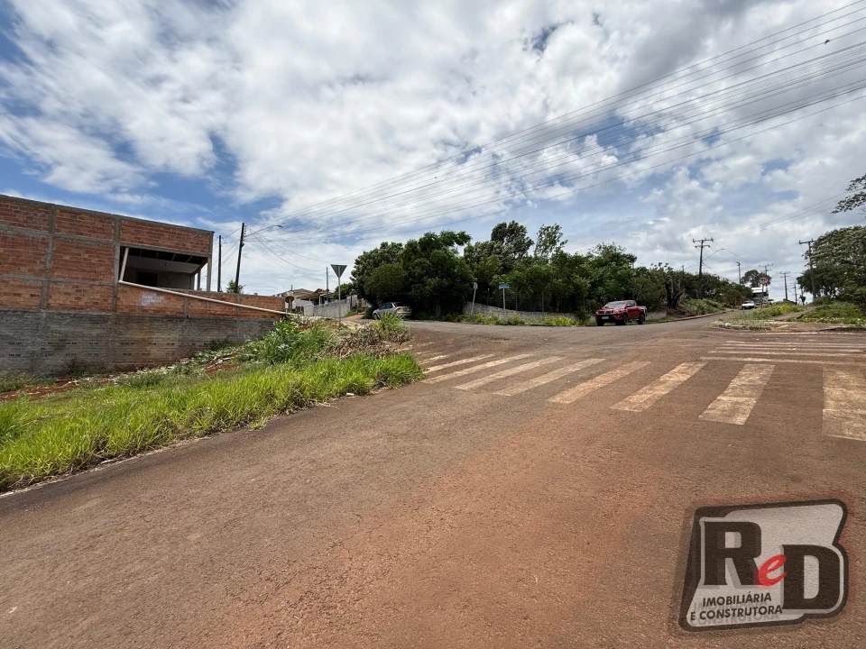 LOTE DE ESQUINA A VENDA NO CRISTO REI