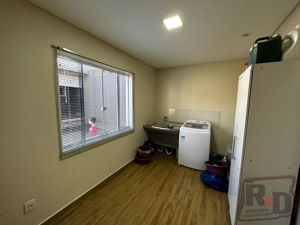 LINDO SOBRADO A VENDA NO CENTRO Imagens do imóveis LINDO SOBRADO A VENDA NO CENTRO