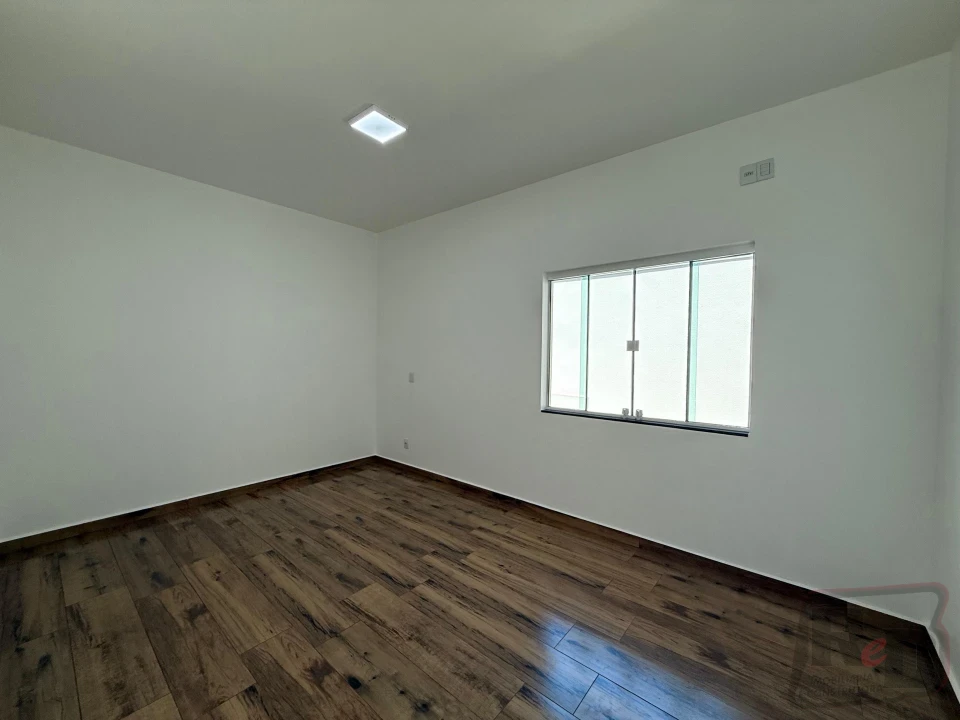 LINDA CASA A VENDA NO ÁGUA VERDE