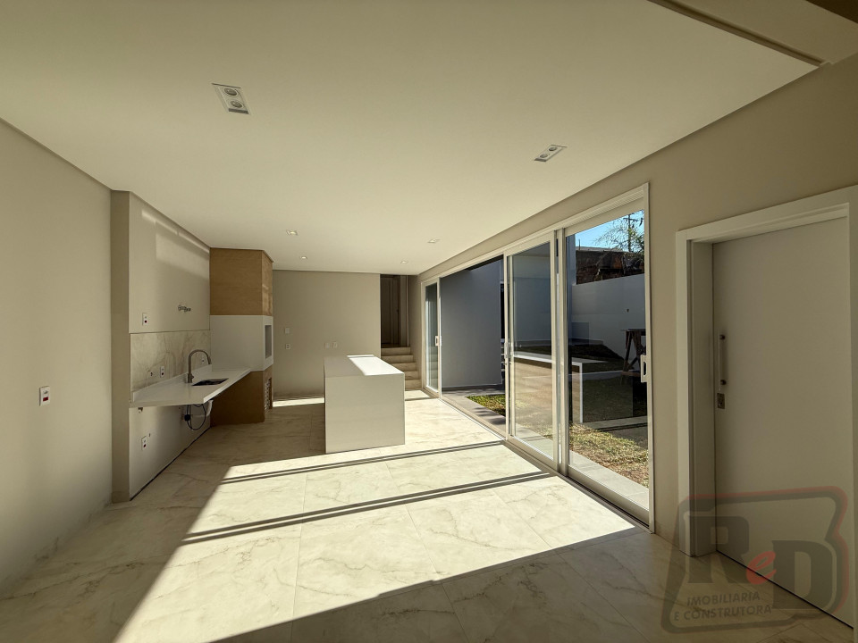 Bem vindo ao Luxo, casa nova a venda no centro! Imagens do imóveis Bem vindo ao Luxo, casa nova a venda no centro!