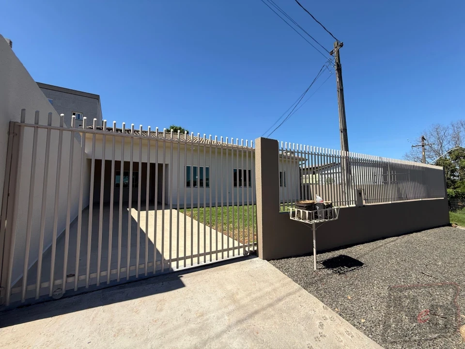 LINDA CASA A VENDA NO ÁGUA VERDE