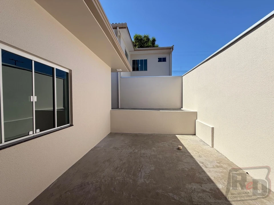 LINDA CASA A VENDA NO ÁGUA VERDE