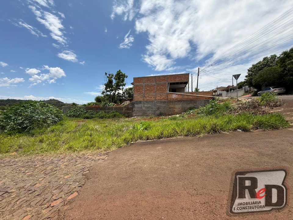 LOTE DE ESQUINA A VENDA NO CRISTO REI