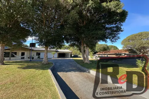 LINDA CASA COM TERRENO AMPLO NO JABUTICABAL