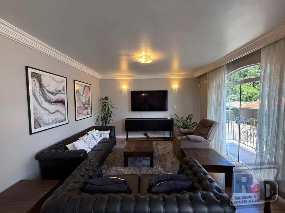 Imóvel raro, fora do padrão, para quem valoriza espaço, conforto e privacidade!