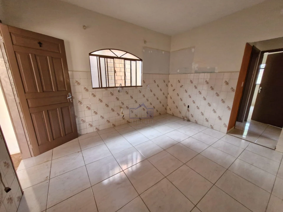 Imagens do imóveis CASA PARA LOCAÇÃO ARAPONGAS - PR
