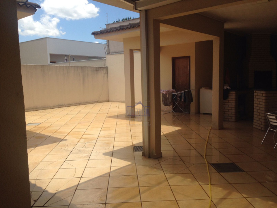 Imagens do imóveis Casa à venda 3 Quartos, 1 Suite, 2 Vagas, 300M², Arapongas - PR