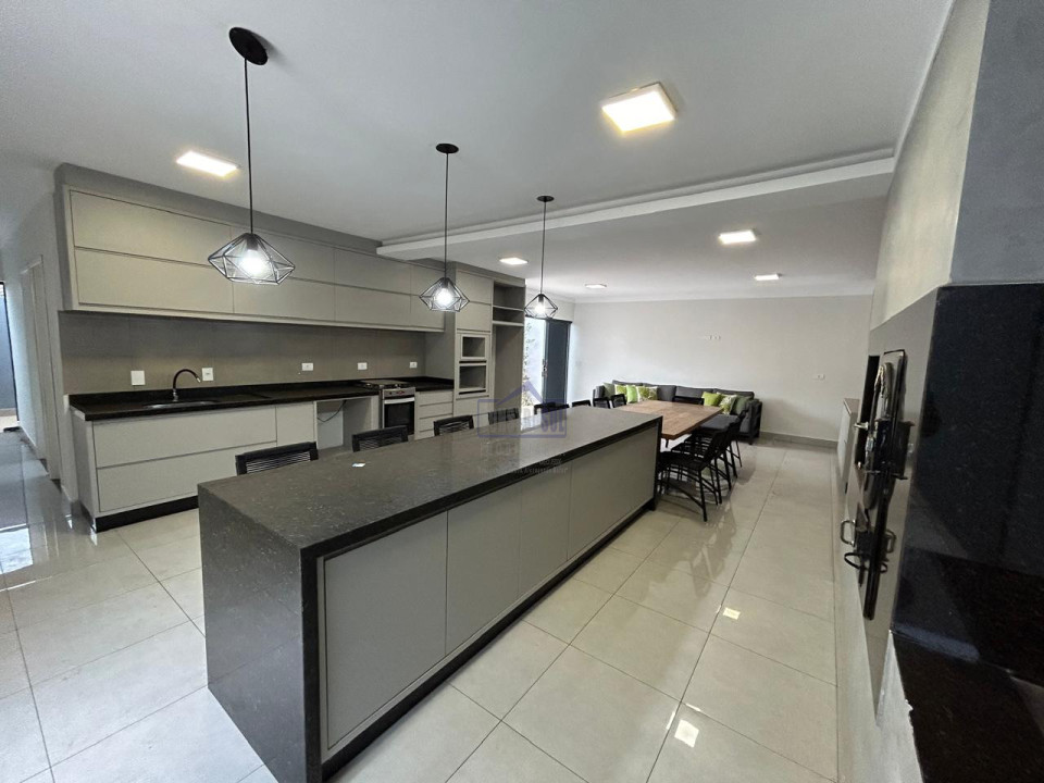 Imagens do imóveis Casa à venda 3 Quartos, 1 Suite, 2 Vagas, 305M², Arapongas - PR