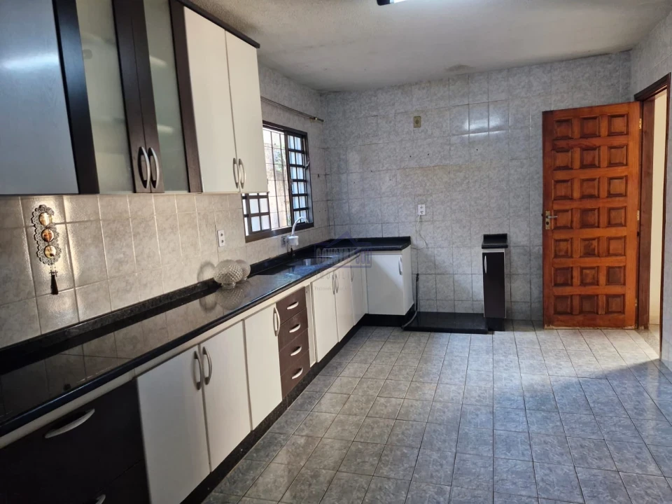 Imagens do imóveis CASA PARA LOCAÇÃO ARAPONGAS - PR