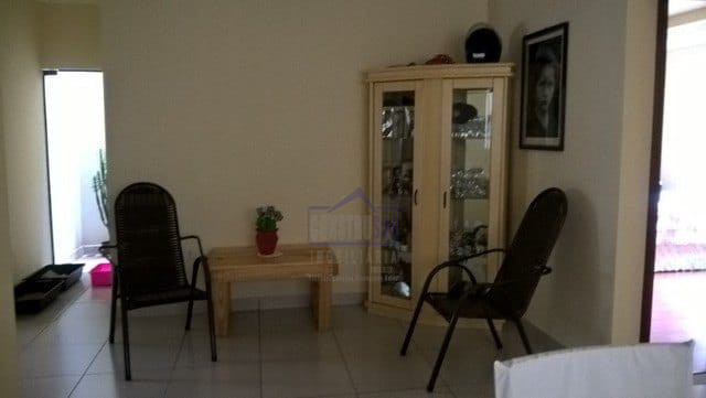 Imagens do imóveis Casa à venda 4 Quartos, 1 Suite, 2 Vagas, 200M², Arapongas - PR
