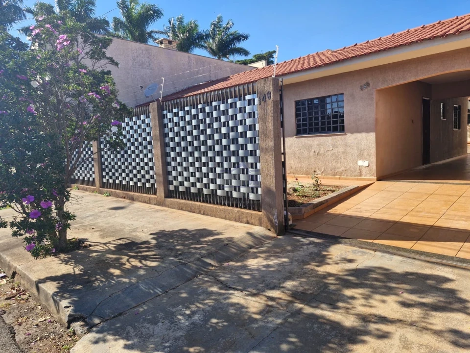 Imagens do imóveis CASA PARA LOCAÇÃO ARAPONGAS - PR
