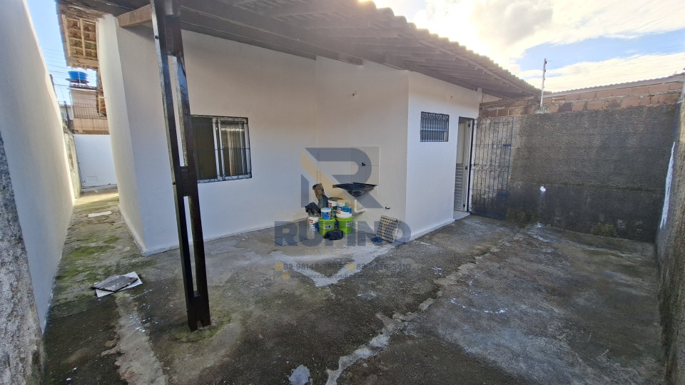 Imagens do imóveis Casa 2/4 Com Terreno ao Redor na Cidade Universitária a Cinco Minutos do Novo Shopping e Supermercado São Domingos