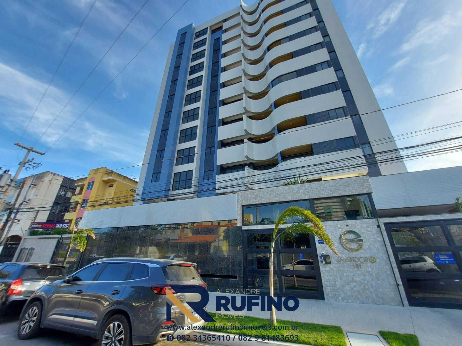 Imagens do imóveis Edifício Embaixador II, O 2/4 em Elevado Padrão e Varanda no Tamanho Ideal Próximo a Praia e Entre Ponta Verde e a Jatiuca