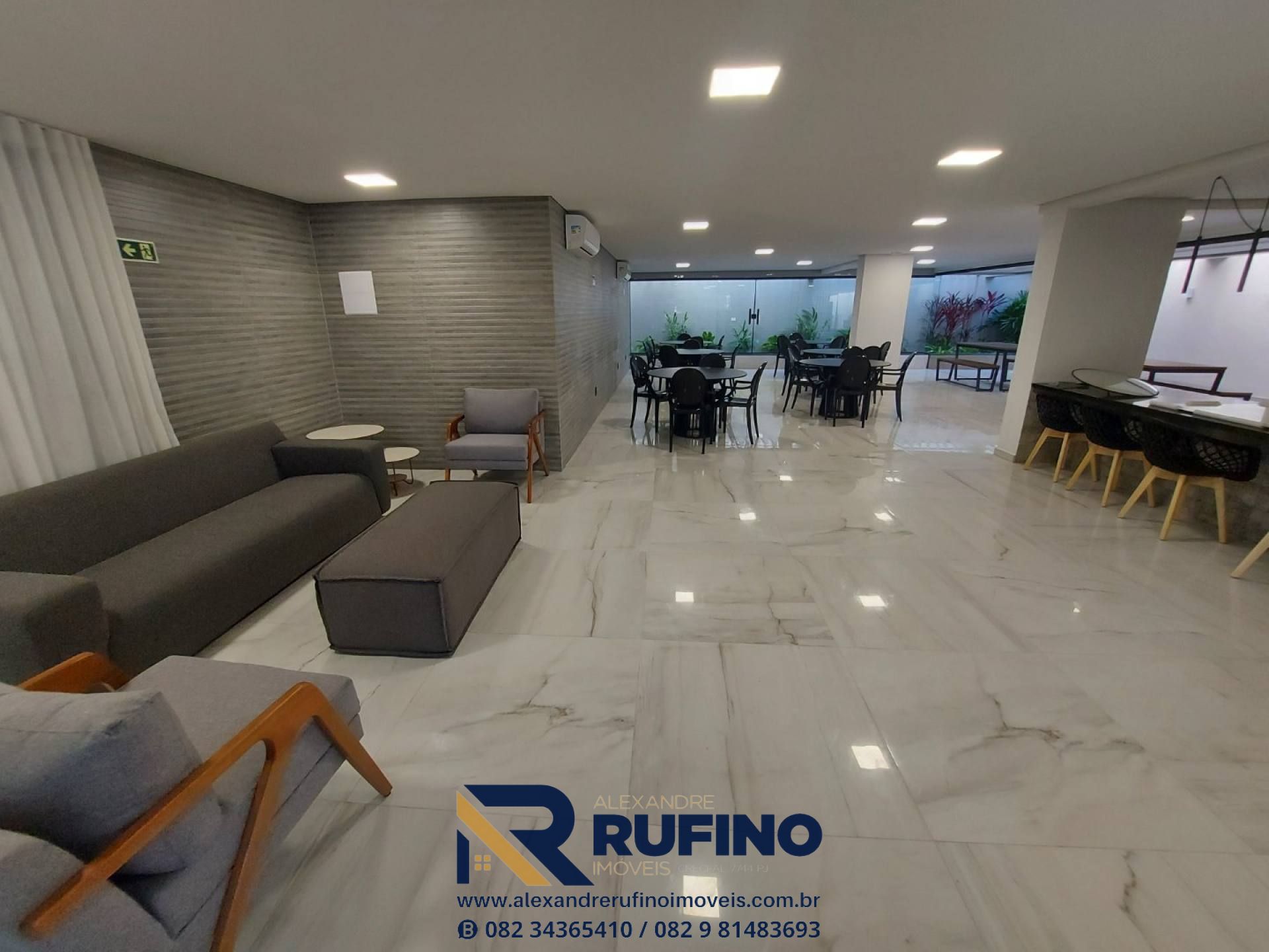 Imagens do imóveis Edifício Embaixador II, O 2/4 em Elevado Padrão e Varanda no Tamanho Ideal Próximo a Praia e Entre Ponta Verde e a Jatiuca