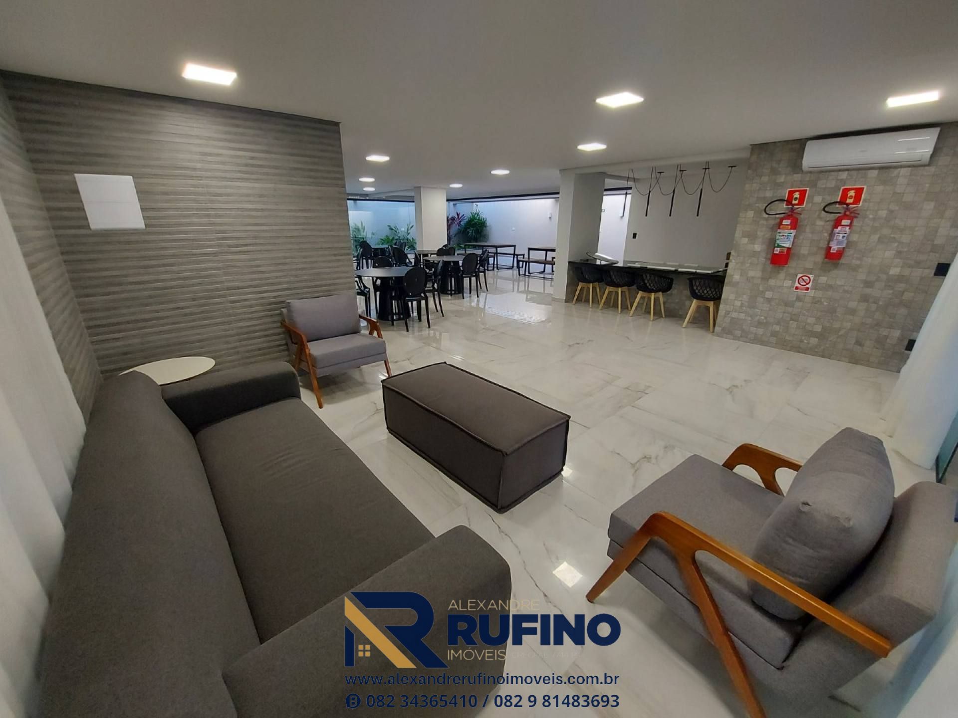 Imagens do imóveis Edifício Embaixador II, O 2/4 em Elevado Padrão e Varanda no Tamanho Ideal Próximo a Praia e Entre Ponta Verde e a Jatiuca