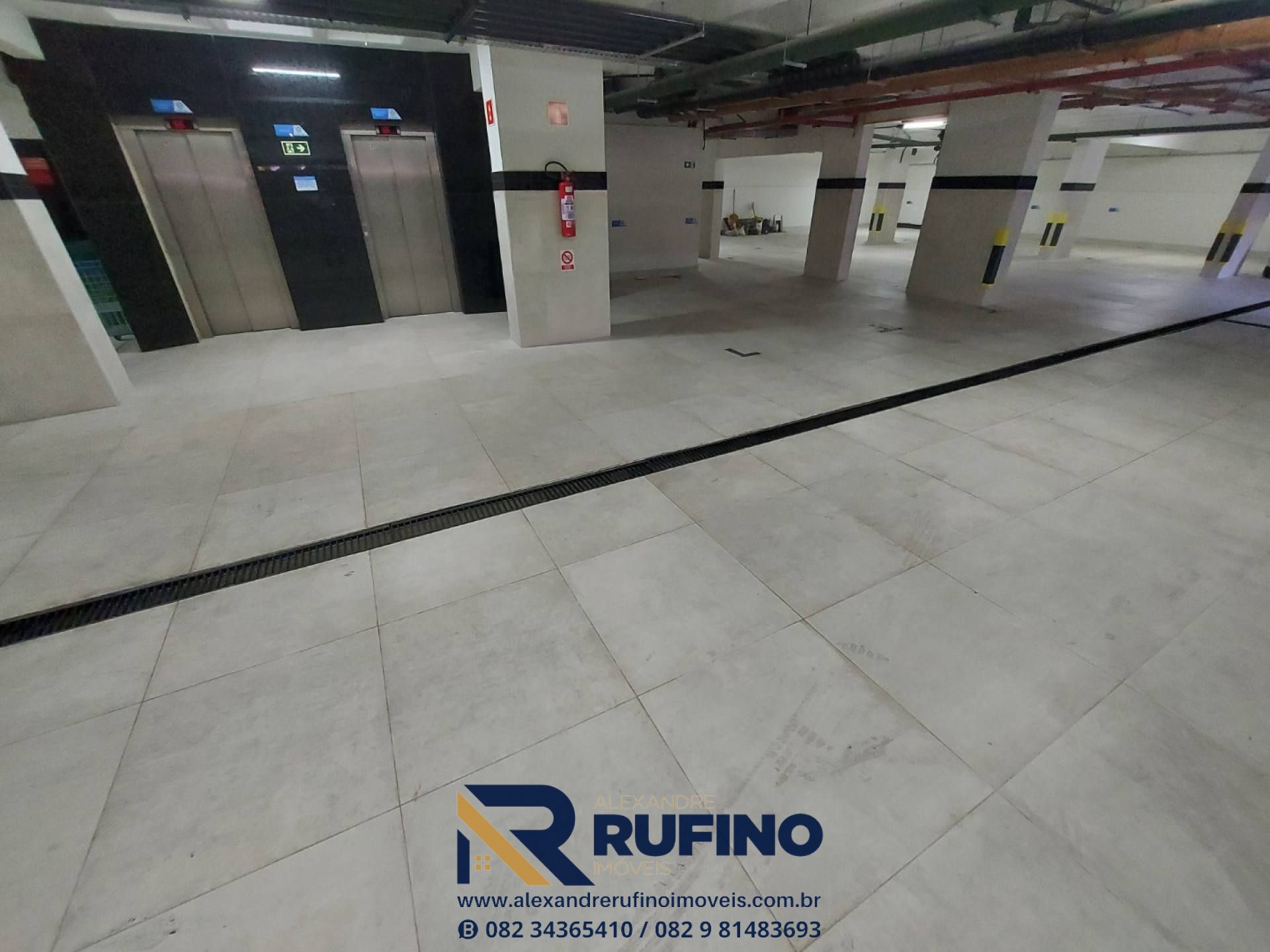 Imagens do imóveis Edifício Embaixador II, O 2/4 em Elevado Padrão e Varanda no Tamanho Ideal Próximo a Praia e Entre Ponta Verde e a Jatiuca