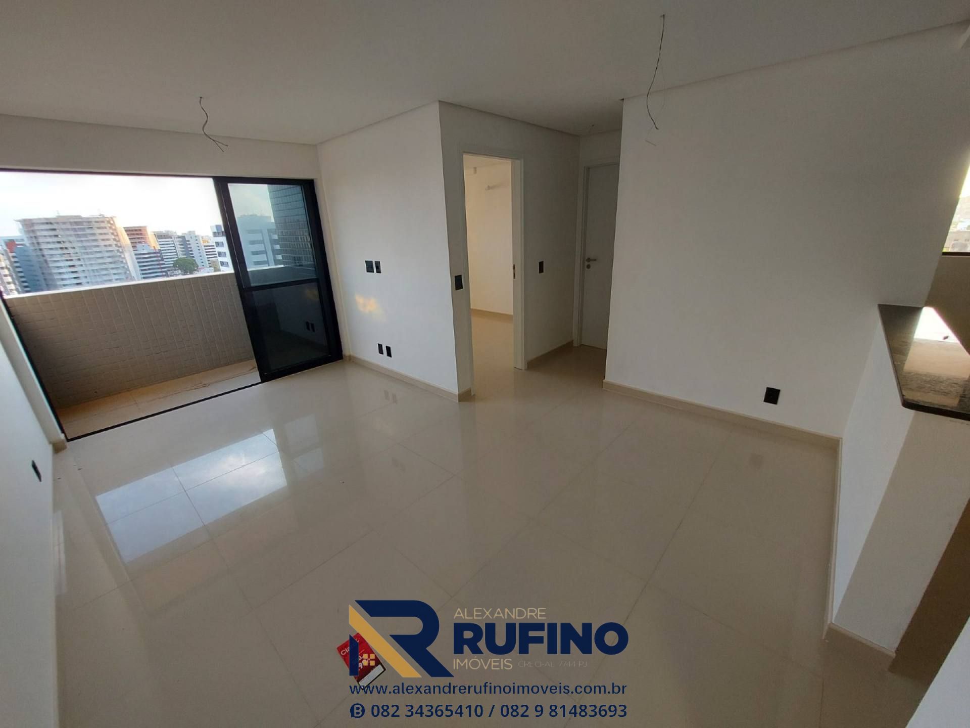 Imagens do imóveis Edifício Embaixador II, O 2/4 em Elevado Padrão e Varanda no Tamanho Ideal Próximo a Praia e Entre Ponta Verde e a Jatiuca