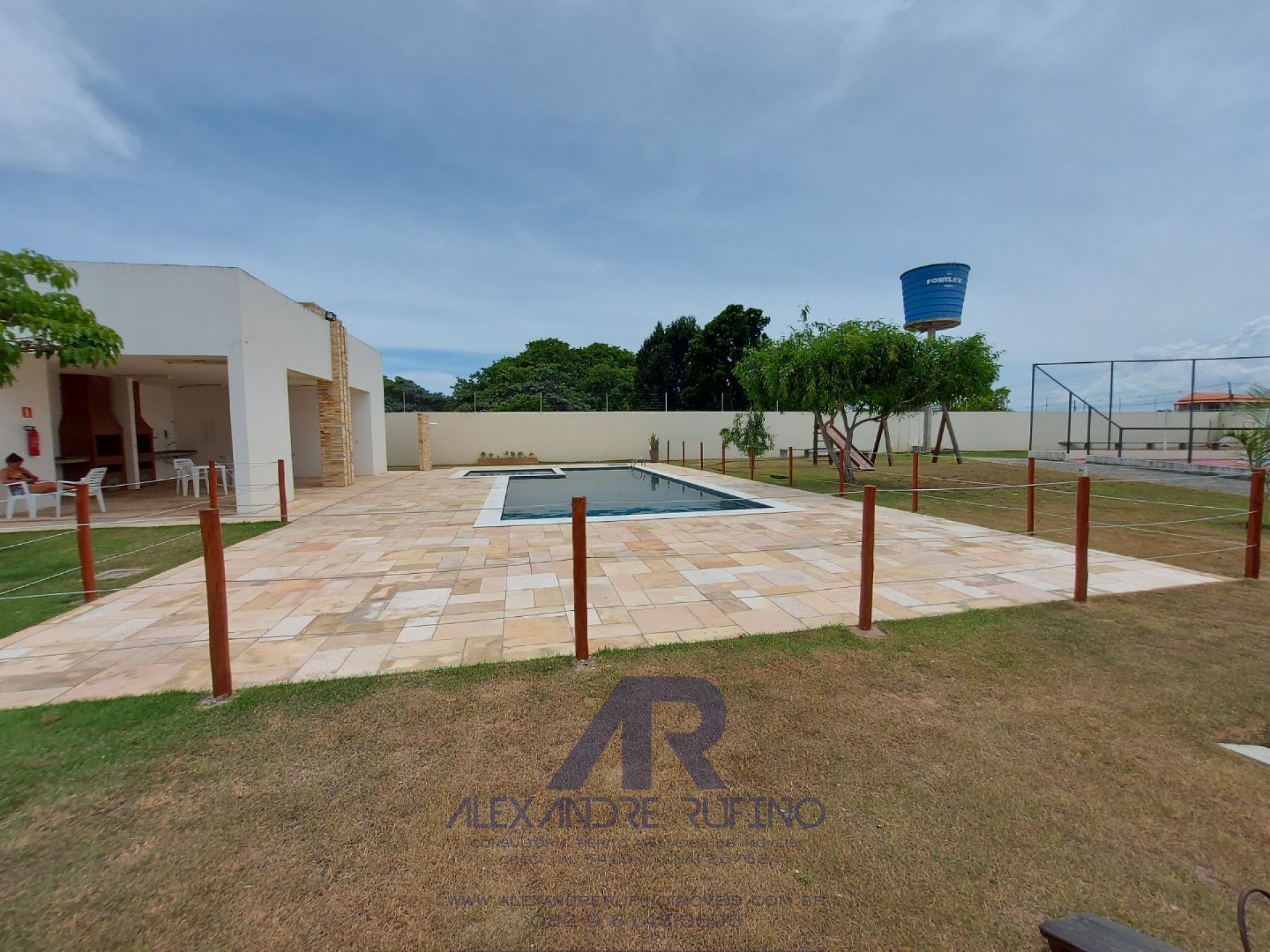 Brisas Mares do Sul. 1/4 Sala Quintal nos Fundos do Lote em Condomínio Próximo a Praia do Francês e Maceió Imagens do imóveis Brisas Mares do Sul. 1/4 Sala Quintal nos Fundos do Lote em Condomínio Próximo a Praia do Francês e Maceió