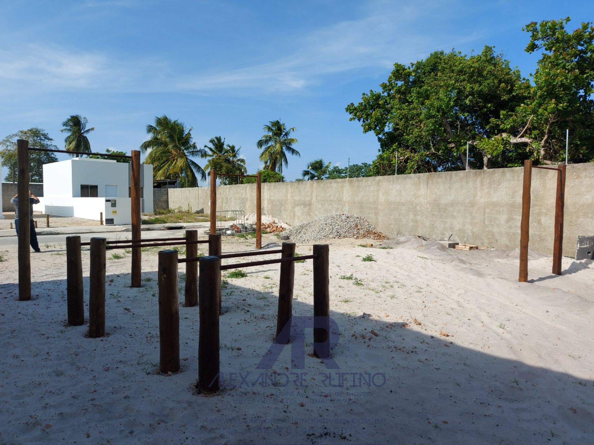Brisas Mares do Sul. 1/4 Sala Quintal nos Fundos do Lote em Condomínio Próximo a Praia do Francês e Maceió Imagens do imóveis Brisas Mares do Sul. 1/4 Sala Quintal nos Fundos do Lote em Condomínio Próximo a Praia do Francês e Maceió