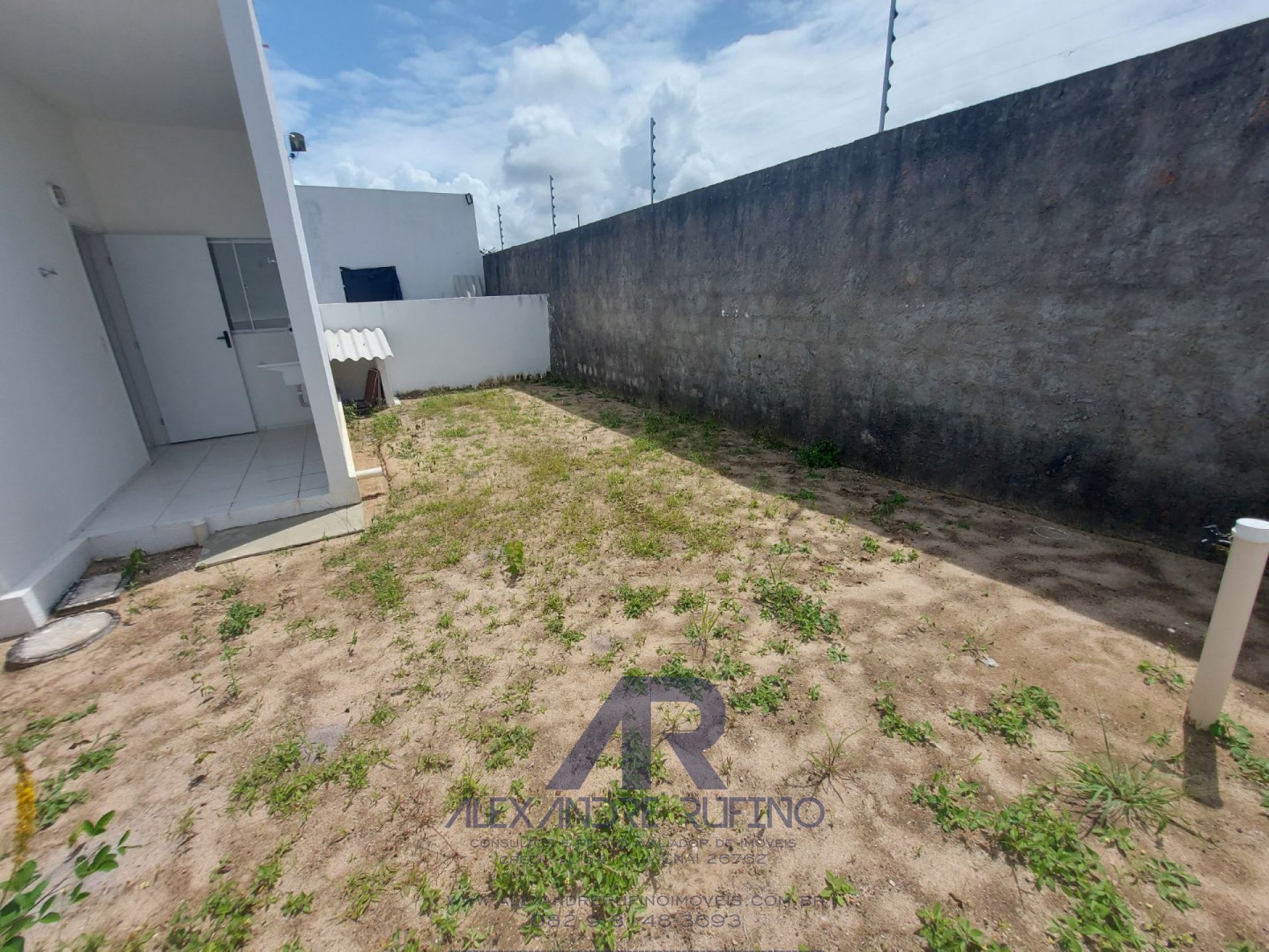 Brisas Mares do Sul. 1/4 Sala Quintal nos Fundos do Lote em Condomínio Próximo a Praia do Francês e Maceió Imagens do imóveis Brisas Mares do Sul. 1/4 Sala Quintal nos Fundos do Lote em Condomínio Próximo a Praia do Francês e Maceió