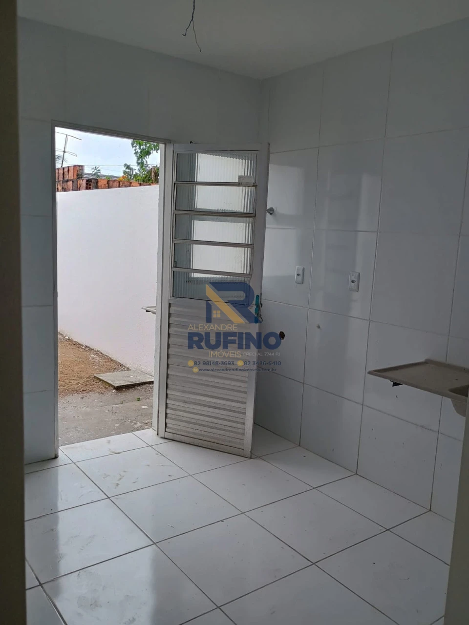 Imagens do imóveis Aluguel Casa de 2/4 no Tamanho Ideal Com Suíte Varanda Quintal e Área Livre Prox. ao Novo Brasil na Forene em Maceió