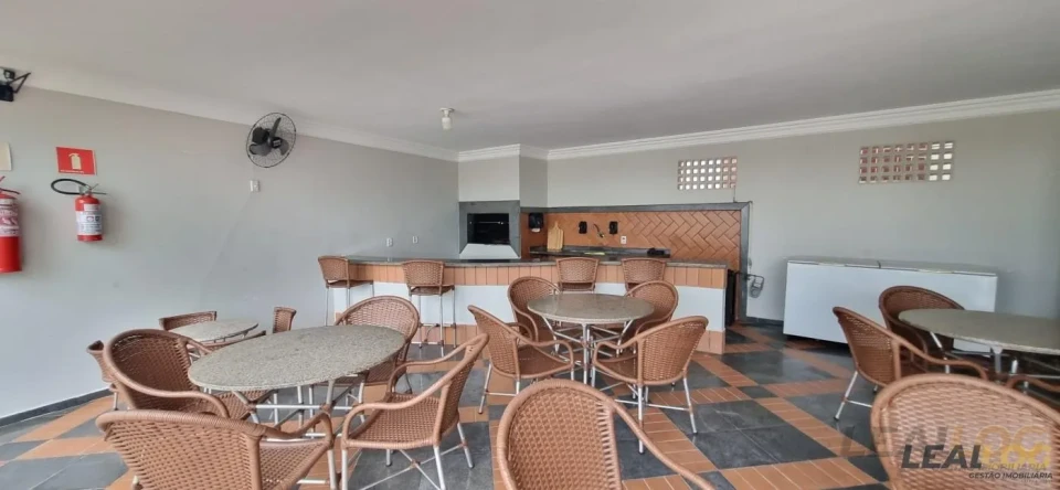 Vendo apartamento no Edifcio Ipiranga Plaza próximo a Praça Popular no bairro Goiabeiras em Cuiabá