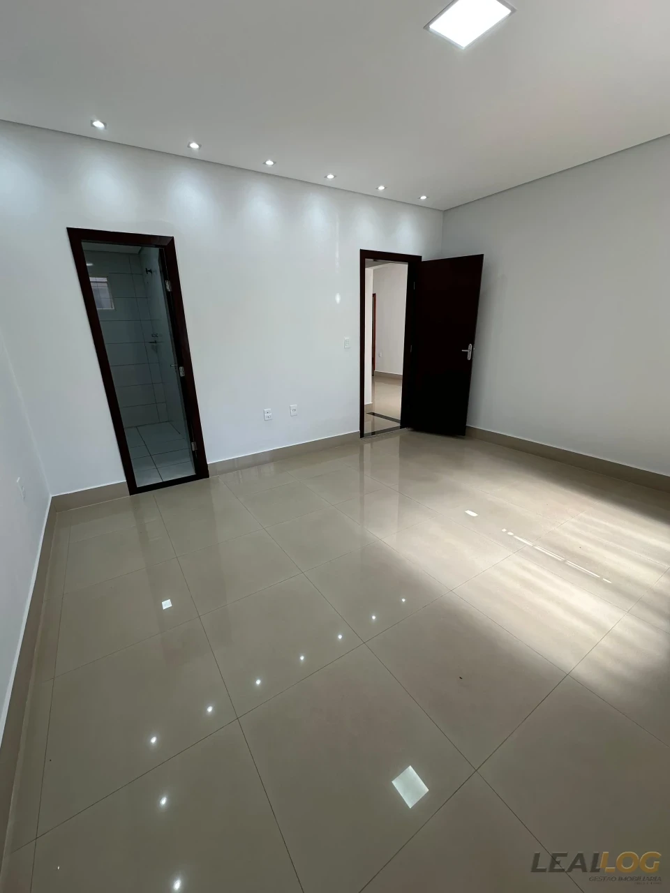 Belíssima casa á venda no CPA 4