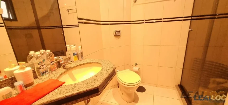 Vendo apartamento no Edifcio Ipiranga Plaza próximo a Praça Popular no bairro Goiabeiras em Cuiabá
