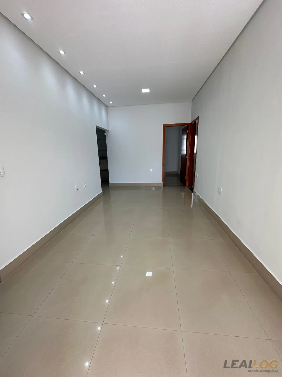Belíssima casa á venda no CPA 4