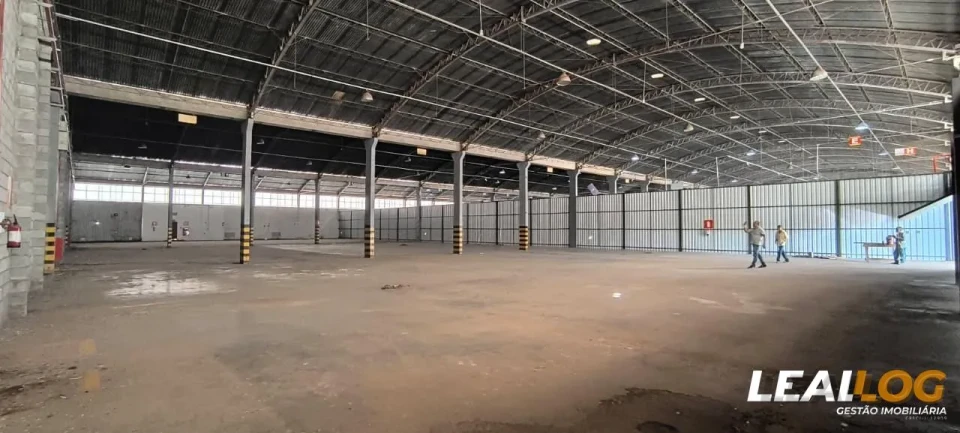 ALUGO - Armazém com 2025m² dentro de condomínio fechado no Distrito Industrial de Cuiabá MT (MODULO G27 B)