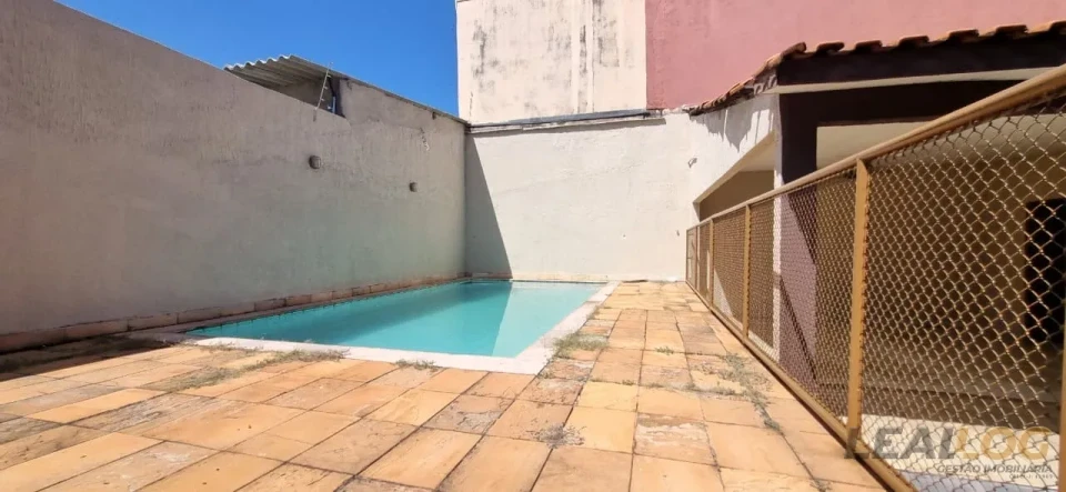 Imagens do imóveis Vendo casa de esquina com piscina no Bairro Morada do Ouro em Cuiabá.